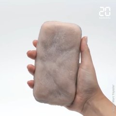 Un smartphone recouvert d'une peau artificielle pour améliorer les interactions tactiles
