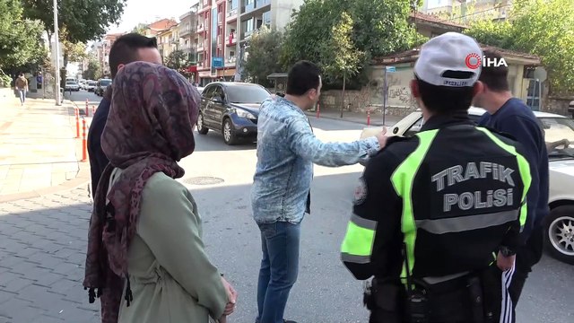 Denizli’de yaya uygulamasında polise sürücülerden hem tepki hem övgü..1 ay içinde yayaya yol vermediği için ceza yazılan sürücü: 'Bize ceza yazdınız, adalet nerede? Vicdanınız rahat mı?'