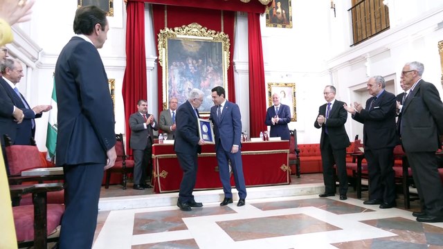 Juanma Moreno participa en los Premios de Investigación