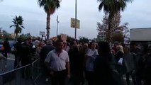 Decenas de independentistas protestan a las puertas del mitin de Sánchez en Viladecans