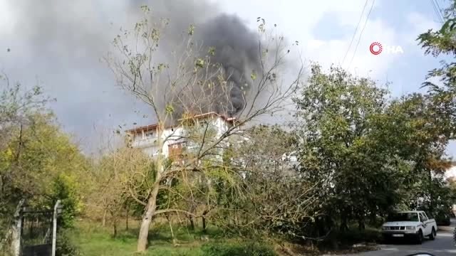 İzmit'te onarım çalışması yapılan evin çatısında yangın çıktı