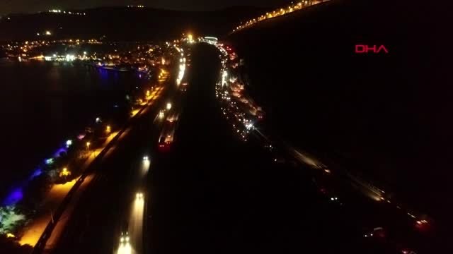 Kocaeli 2 tır çarpıştı, tem otoyolu ulaşıma kapandı: 1 yaralı
