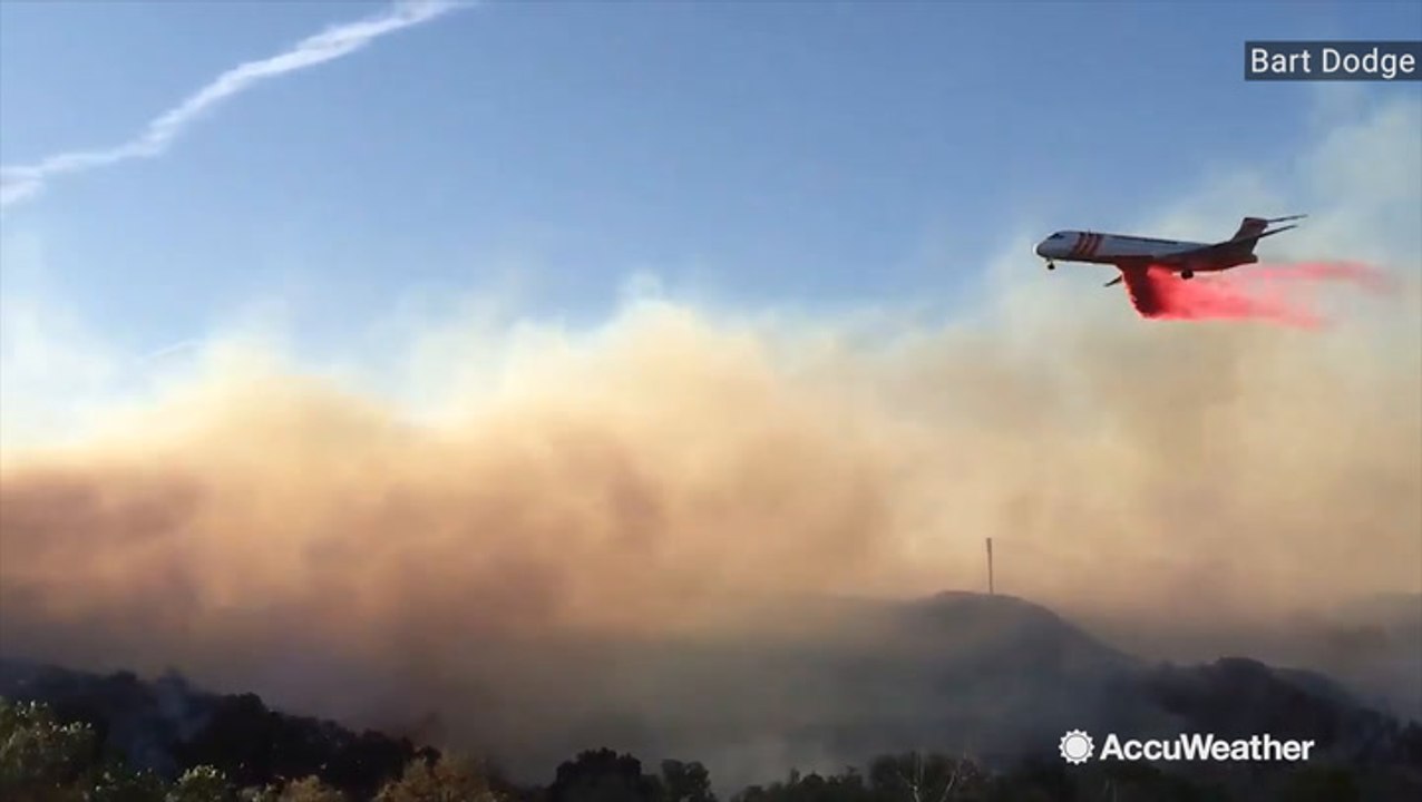 Planes drop retardant on Easy Fire