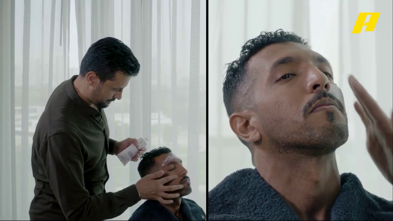 ضيف حلقة عيش الدور أحمد باتيس يخضع لجلستي العناية بالبشرة والشعر ثم عرض الأزياء