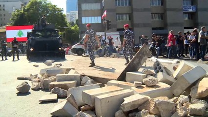 ميشال عون يكلف الحريري بتصريف الأعمال بعد استقالته