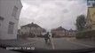 Arnaque à l'assurance, un homme en scooter se jette sur la voiture de cette mamie