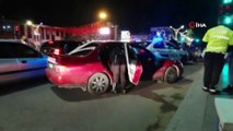 Gelin arabasını polisin üzerine süren sürücü gözaltına alındı