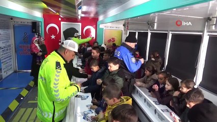 Türk ve Suriyeli çocuklara uygulamalı trafik eğitimi