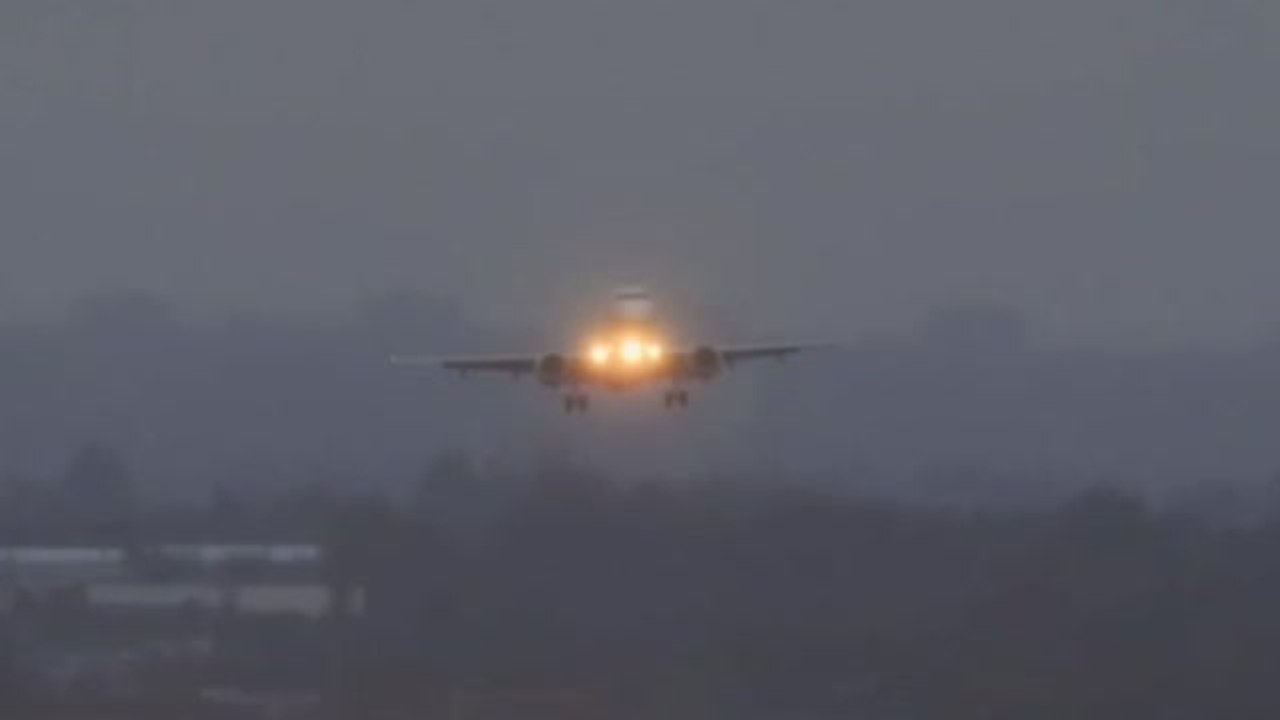 La borrasca Ciara dificulta el aterrizaje y despegue de aviones en el aeropuerto de Birmingham