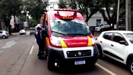 Homem é agredido com pedrada na cabeça, na Rua Paraná