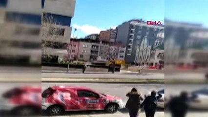 Denizli rüzgardan kırılan cam yüzünden 2 kişi yaralandı, 2 cami ise hasar gördü