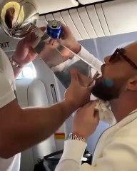 NFL - Travis Kelce uses the Lombardi Trophy in a funny way