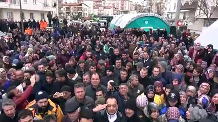 Şehidin kundaktaki 5 aylık kızı babasını son yolculuğa uğurladı