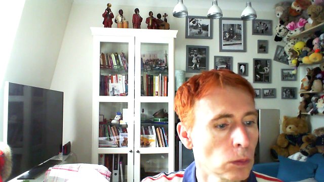 Wiwi égratigne la laine des moutons de Carmen Campagne