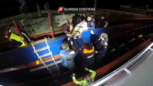 Lipari (ME) - Soccorso un marinaio colto da malore su nave mercantile (05.02.20)