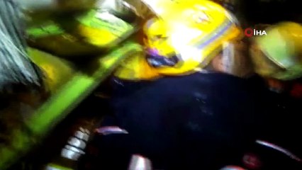 Uçak enkazında yaralıları kurtarma çabası kamerada