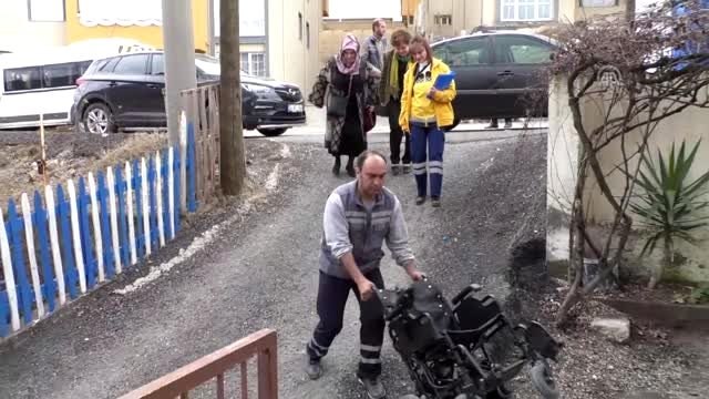 Yatalak kadının tekerlekli sandalye hayalini Karabük Belediyesi gerçekleştirdi