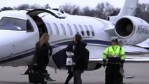 La candidata demócrata Elizabeth Warren viajando en jet privado