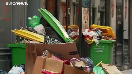 شاهد: استمرار غزو القمامة لشوارع باريس بسبب إضراب العمال