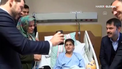 Bakan Albayrak, sürpriz yapıp 14 yaşındaki depremzedenin isteğini yerine getirdi