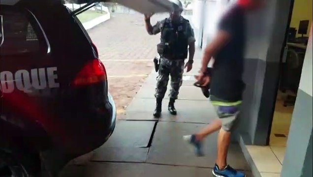 Choque detém dupla com pedras de crack e porção de maconha no Centro