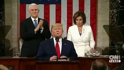 Trump'ın konuşma metnini böyle yırttı!