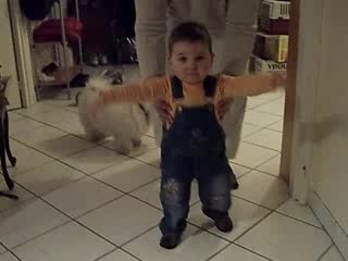 Antonin et ses premiers pas 1