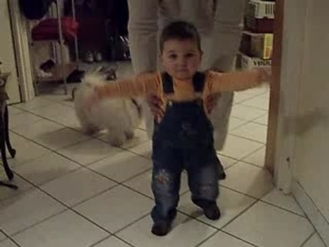 Antonin et ses premiers pas 1