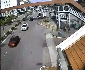 16-wheeler trailer rams into Penang pedestrian bridge