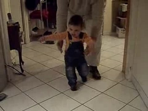 Antonin et ses premiers pas 2