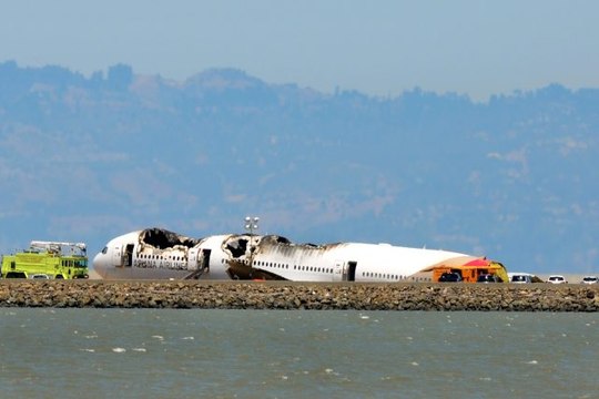 Yolcu uçaklarında kaza öncesinde, anında ve sonrasında alınması gereken yangın önlemleri nelerdir? Uçakta kırım olması ne demek?