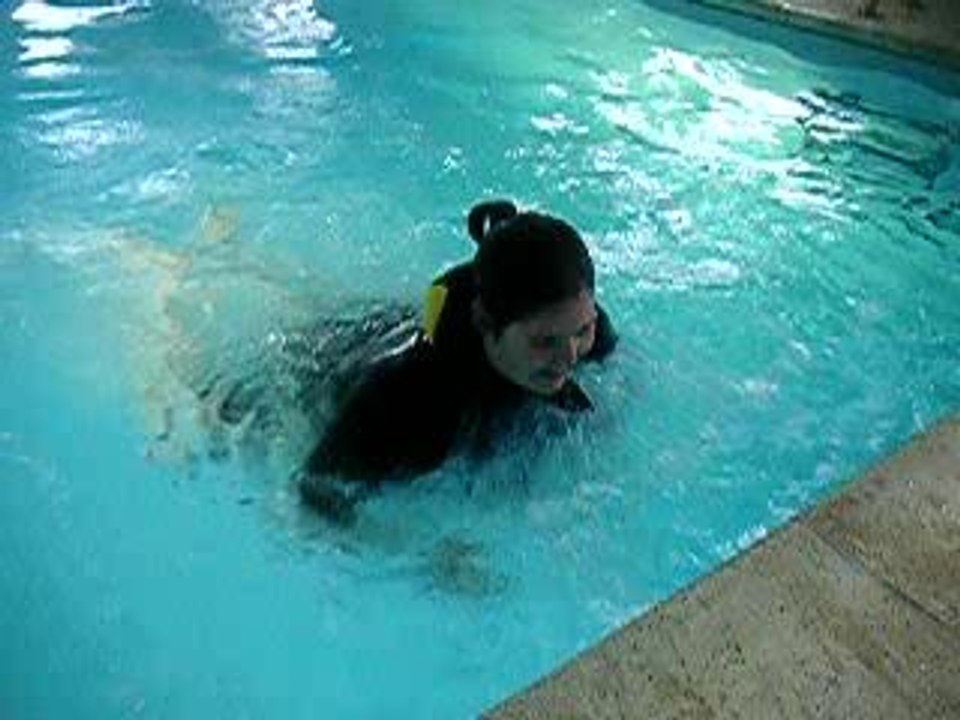 dans la piscine