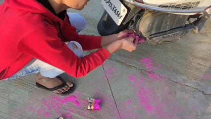 मोटरसाइकिल के साइलेंसर से उड़ाया होली कलर ! 2020 Holi Special Colours Experiment_