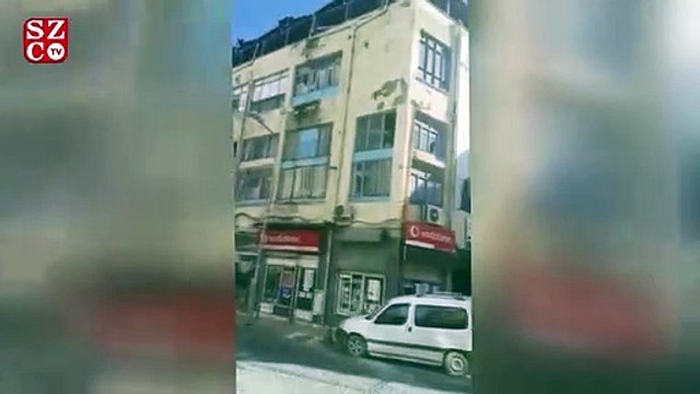 Şiddetli rüzgar cami minaresini devirdi