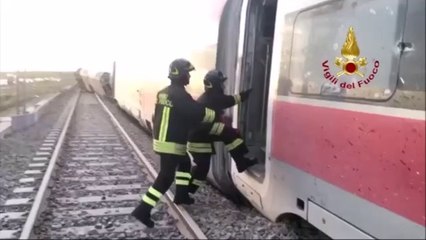 Lodi - treno su linea alta velocità deraglia e si ribalta: 2 morti