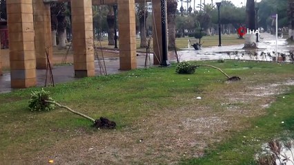 Mersin'de Dev Dalgalar Korkuttu