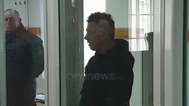 Ora News - Dëshmia tronditëse nga Durrësi: Fëmijët e gjetën të ëmën të vrarë, i ati del në gjyq