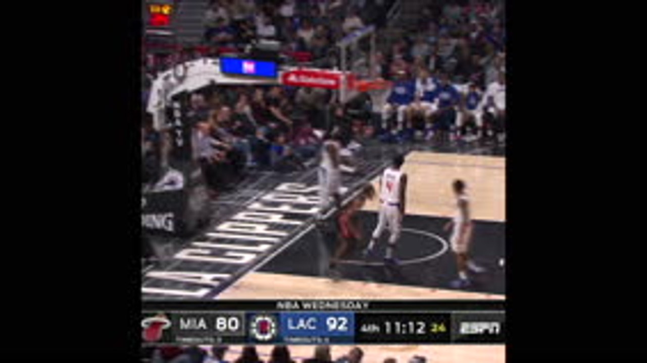 Jones Jr silences Staples Center with dunk