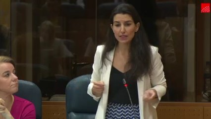 La ultraderecha reclama a Ayuso que implante el 'pin parental'