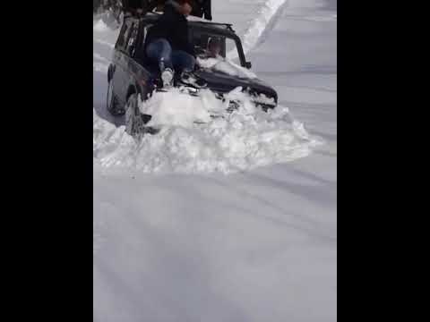 Reshjet e borës bllokojnë banorët e fshatit Sellcë në Tetovë