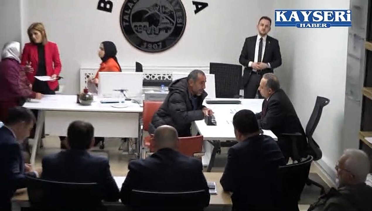 (6 Şubat 2020) BAŞKAN YALÇIN BEYAZ MASA’DA KİTAP HEDİYE ETTİ