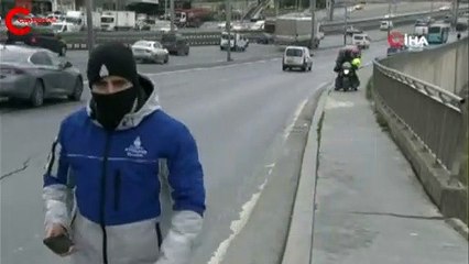 Avcılar'da E-5 yanyolda korkutan çatlaklar