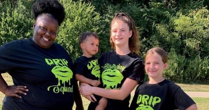 « L'amour n'a pas de couleur chez moi », la belle histoire d'une Afro-américaine qui a adopté trois enfants blancs