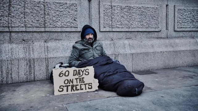Il passe 60 jours avec des SDF et décide de ne plus leur donner d'argent