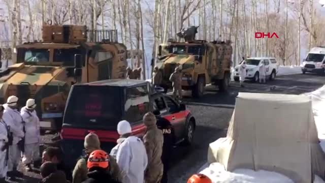 Van çığ altından cansız bedenleri çıkarılanlar hastane morguna götürülüyor-2