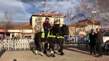Atlı Polisler Heybetiyle Dikkat Çekiyor