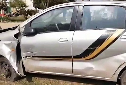 ग्राम बिजौली NH2 पर ट्रक की टक्कर से कार हुई क्षतिग्रस्त, कार चालक घायल
