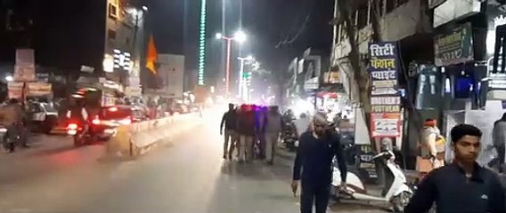 उन्नाव में सुरक्षा व्यवस्था की दृष्टि से पुलिस बल ने पैदल गश्त किया