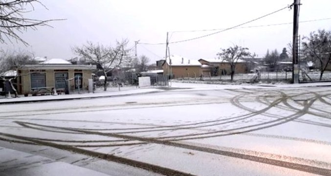 İstanbul'da beklenen kar yağışı başladı, Valilik'ten uyarı geldi