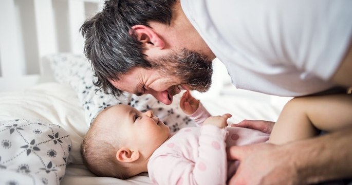 La Finlande accorde aux papas la même durée de congé parental qu'aux mamans